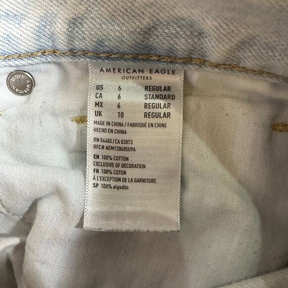 American Eagle Outfitters Mom Jean Light Wash Distressed - Picture 6 of 6